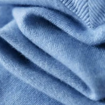 Eleganter Pullover mit V-Ausschnitt