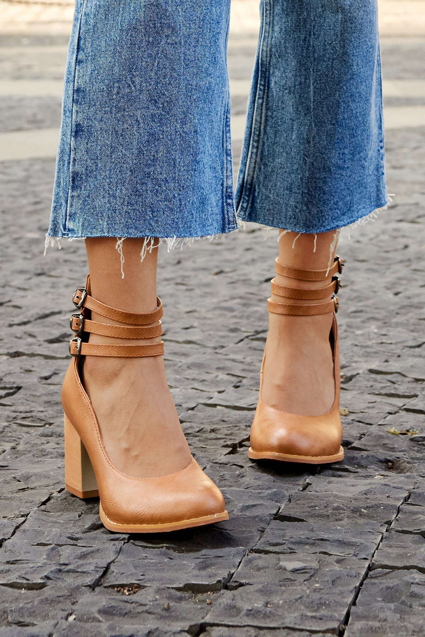 Caa™ | Glattleder-Sandalen mit Knöchelriemen und breitem Absatz