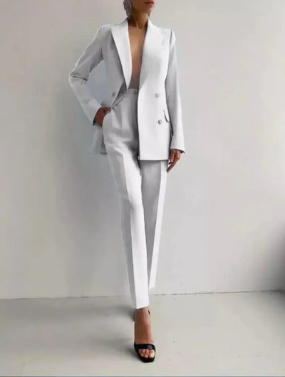 Sophia - Maßgeschneiderter Zigarettenanzug